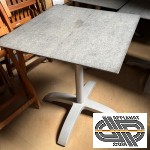 Lot 25 tables de terrasse 68x68 cm plateau slim gris texture style pierre  