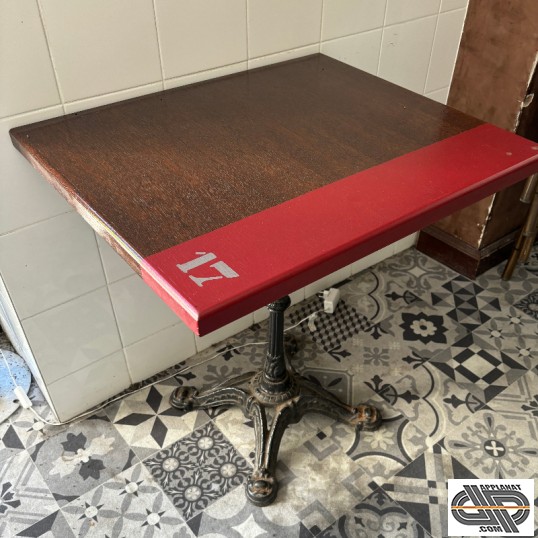 Tables plateau 60x70 cm avec bande rouge peinte