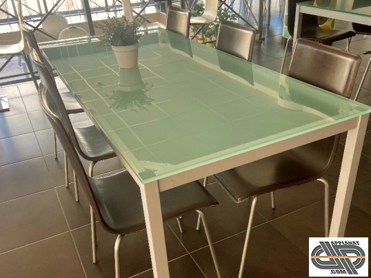4 tables 100 x 180 cm plateau verre fumé blanc  plus de 30 places assises  occasion - 790,00 € HT